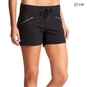 Athleta metro slouch shorts L